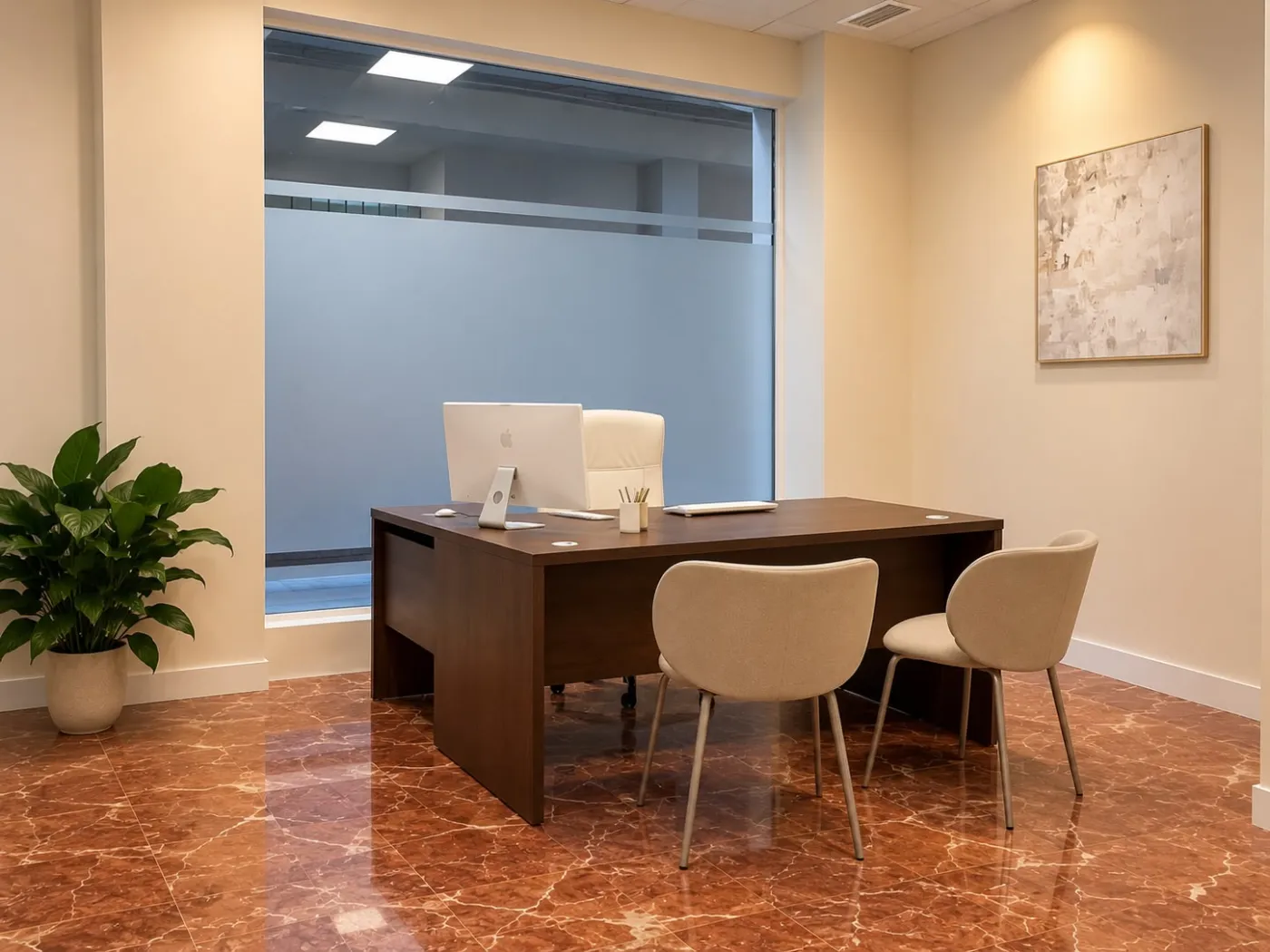 Consulta de Clínica Kandel con mesa de despacho y dos sillas